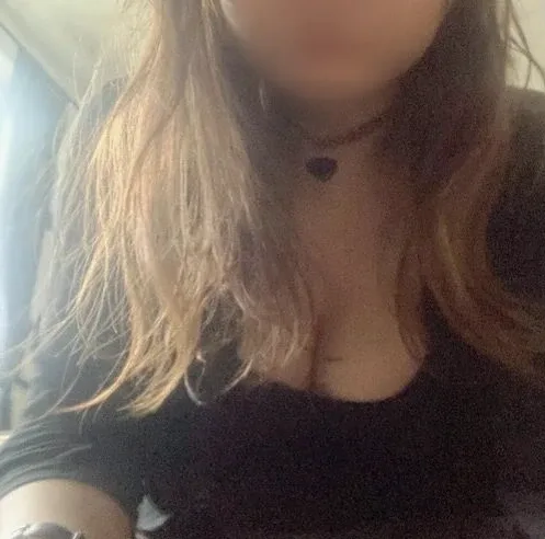 Viktoria, 28