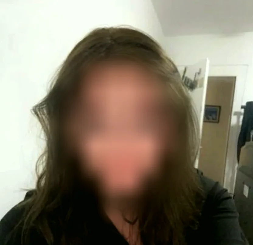 Viktoria, 25